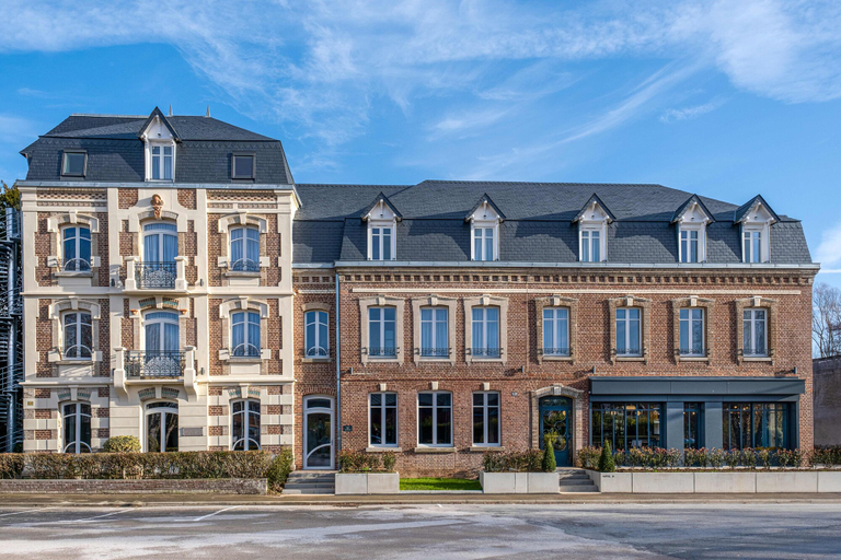Exterior & Views