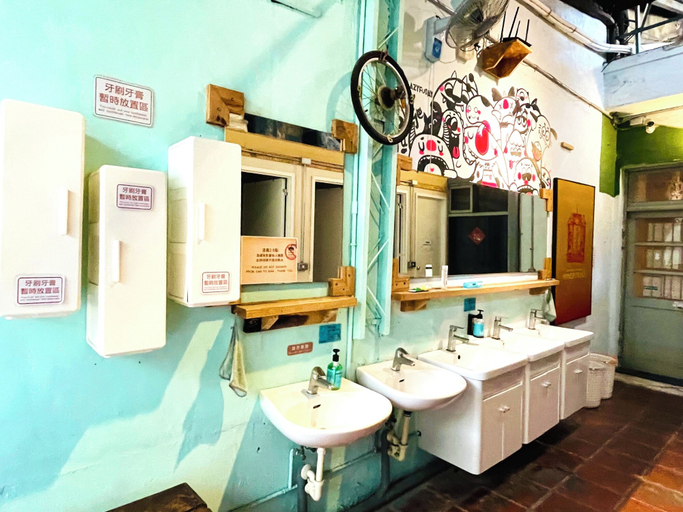 Bathroom, Yuan Qi Hostel, Tainan