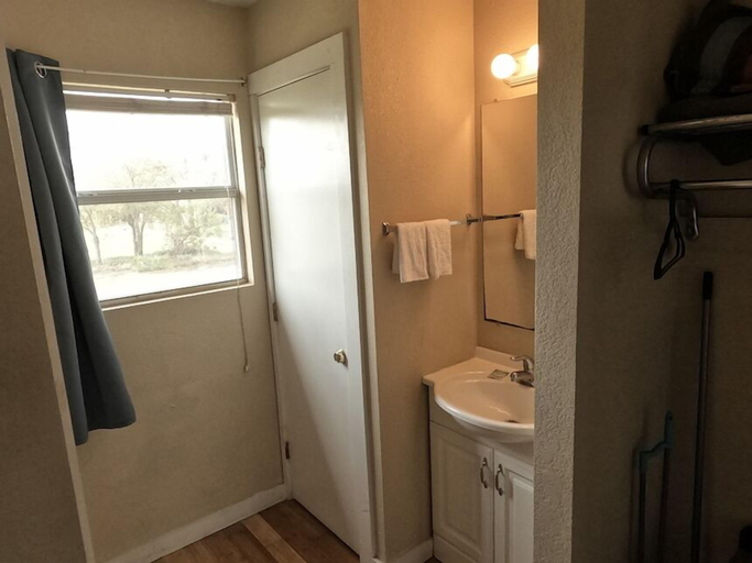 Bathroom 4, Cruz In Motel, San Patricio