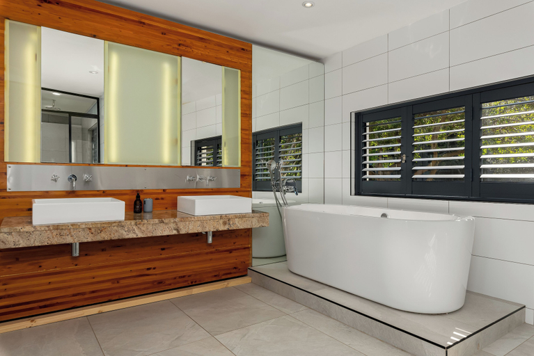 Bathroom 4, Nooitgedacht Drive 21, City of Cape Town