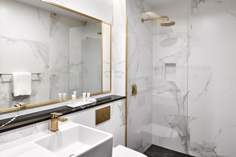 Bathroom 6