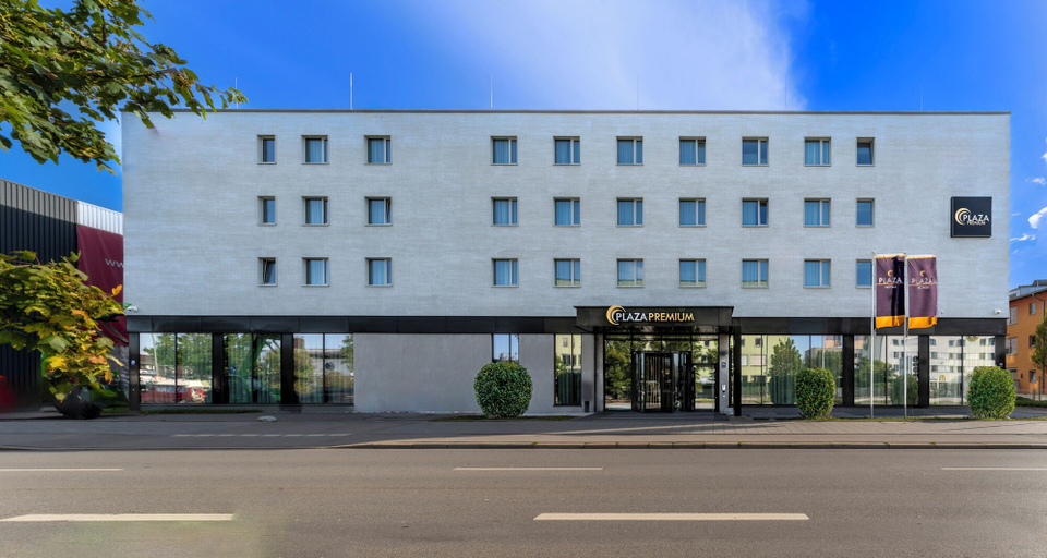 Exterior & Views 2, PLAZA Premium München, München