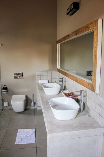 Bathroom 4, Royal Morubisi Founder's Lodge, Waterberg