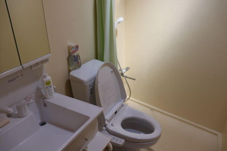 Bathroom, Sasayakanayado Futtsu, Futtsu