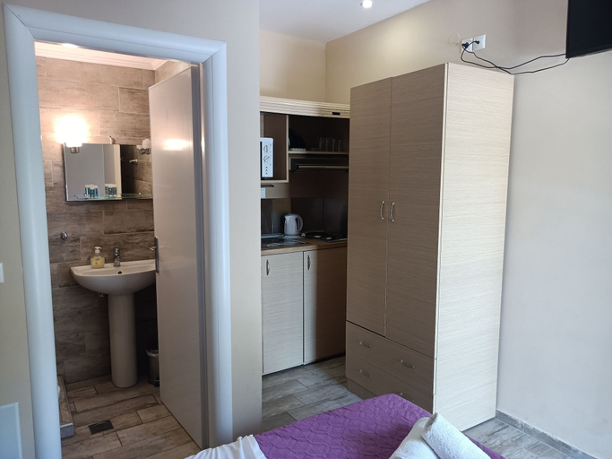 Bathroom 5, Nefeli, Ionian Islands