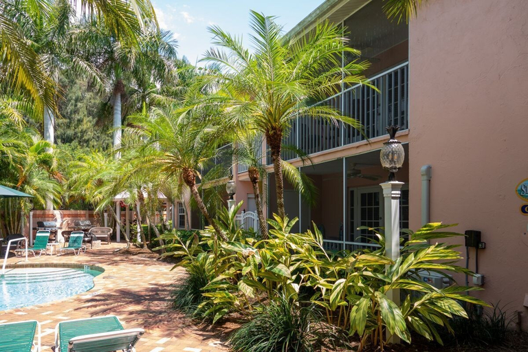 Exterior & Views 2, Siesta Key Inn, Sarasota