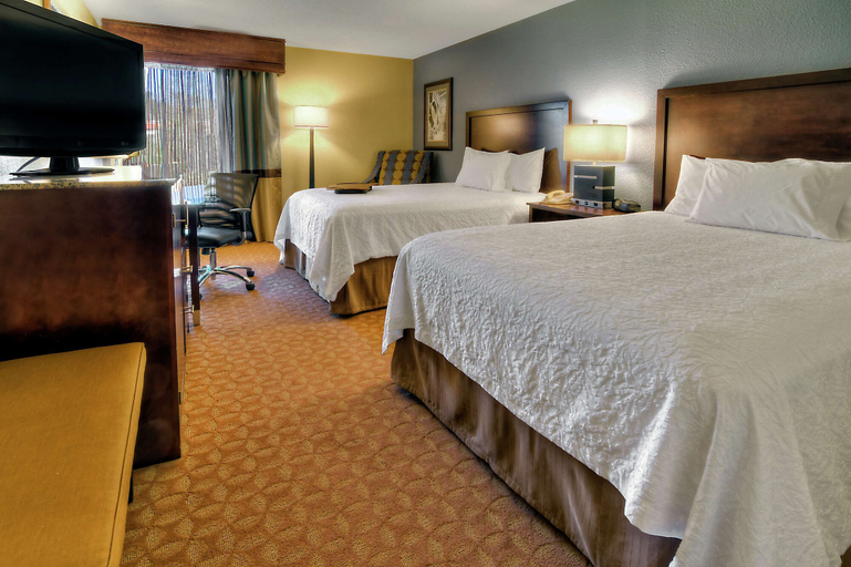 Bedroom 2, Hampton Inn Jonesville Elkin, Yadkin