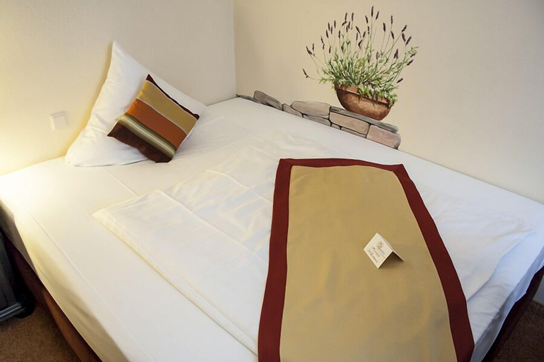 Bedroom 4, Hotel Restaurant Speeter, Bad Dürkheim
