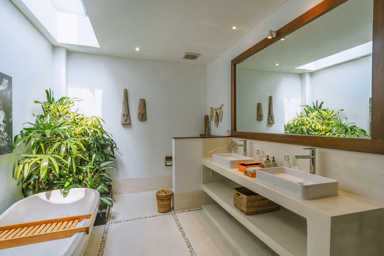 Bathroom 18