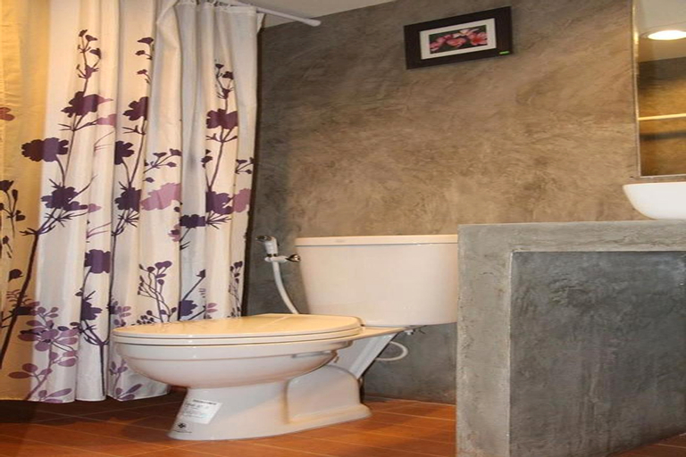 Bathroom 10