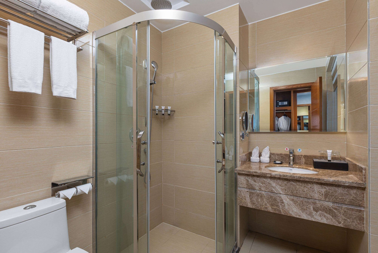 Bathroom 3, Days Inn By Wyndham Dali Erhai Park, Dali Bai