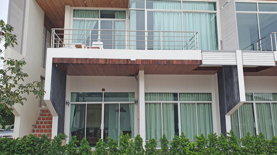 Exterior 9