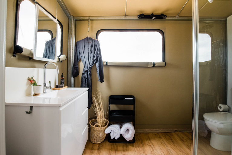 Bathroom 3, Mitchell Grass Retreat, Longreach