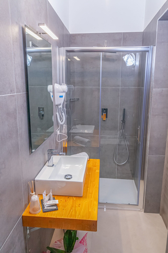 Bathroom 4, Isgrò rooms, Trapani