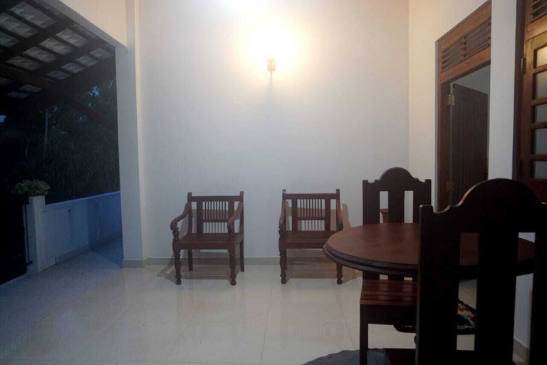 Others 5, sathis villa, Hikkaduwa