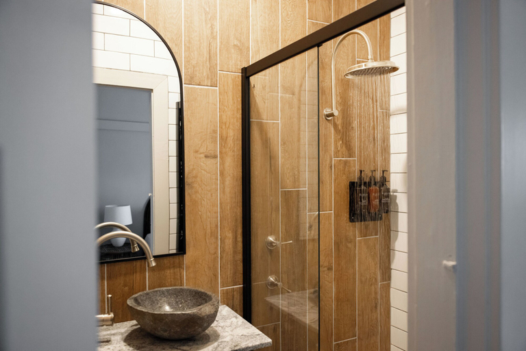 Bathroom 5, Links House, Wingecarribee