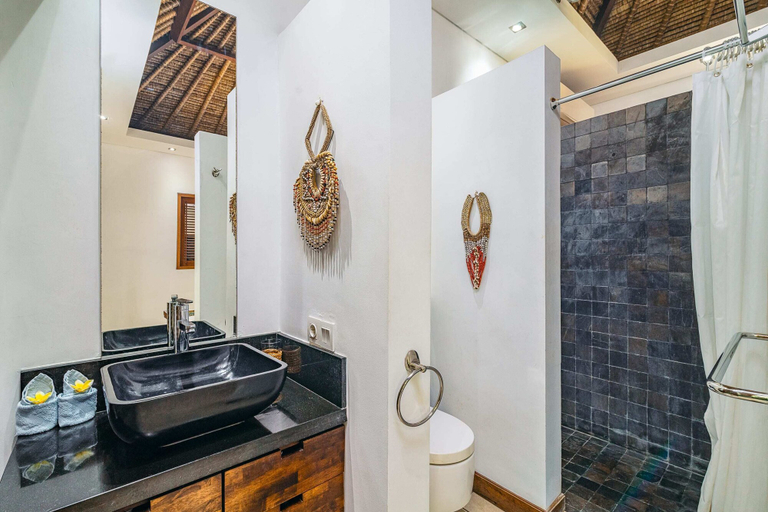 Bathroom 2, Villa Kupu Kupu, Badung