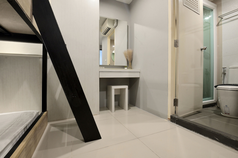 Bathroom 11