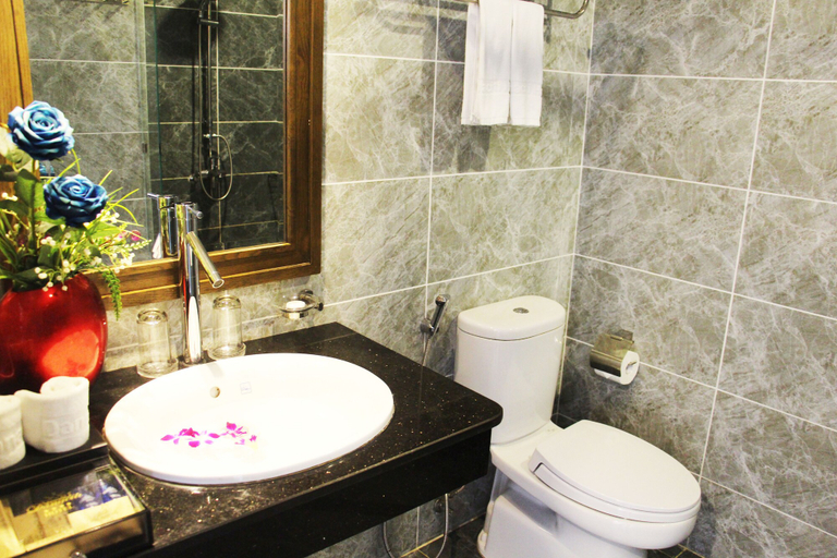 Bathroom 5, Danaciti Hotel, Da Nang