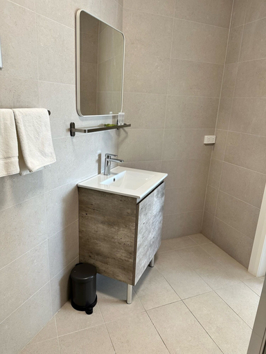 Bathroom 3, Surf Beach Motel Newcastle, Lake Macquarie - North
