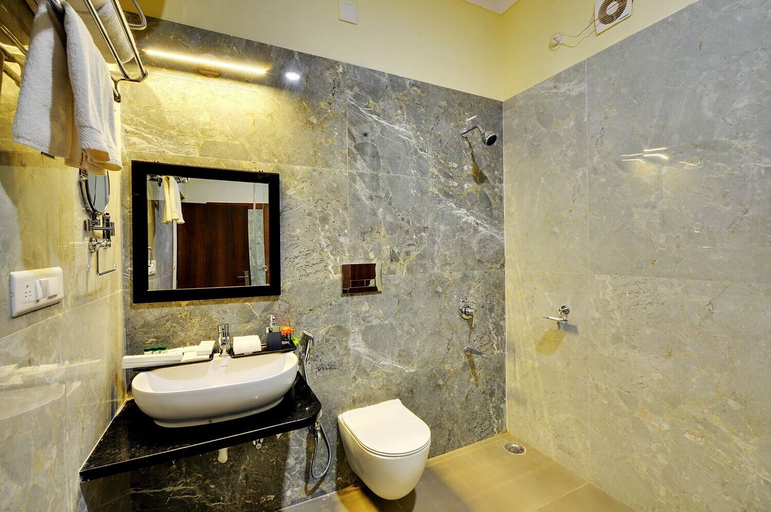 Bathroom 4, Padmini Bagh Resort, Udaipur