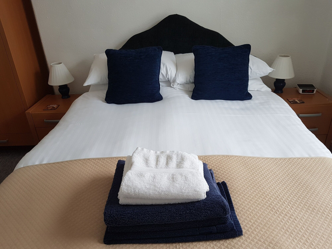 Bedroom 2, Montrose Guest House, Somerset