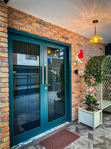 Exterior & Views 24