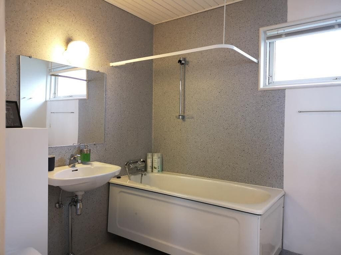 Bathroom 4, Tórshavn Apartment - Great View, Tórshavn