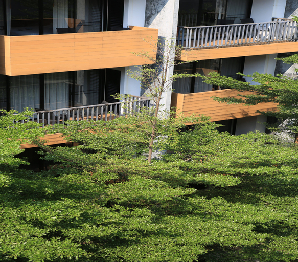 Exterior & Views 20