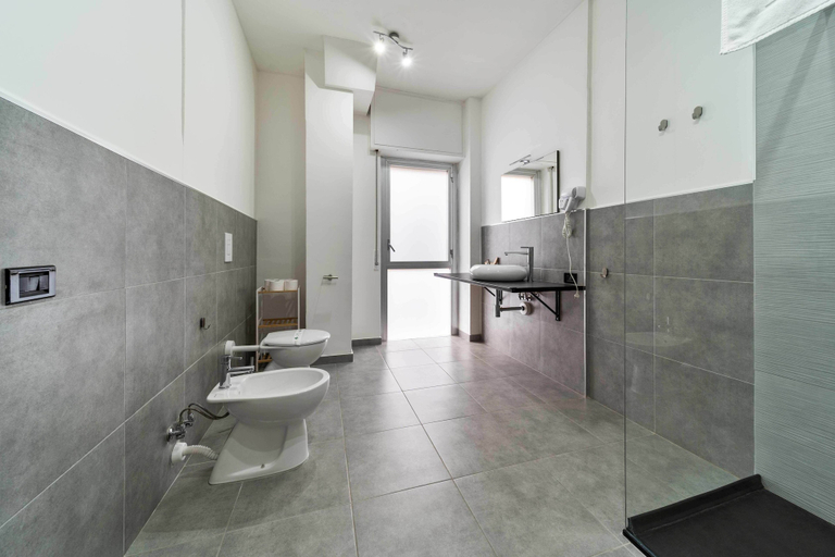 Bathroom 4, DANTE 138 CLASS ROOMS & APARTMENTS, Bari