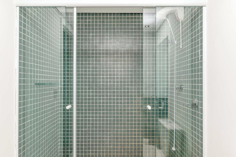 Bathroom 3, 360 Praça da Árvore, São Paulo