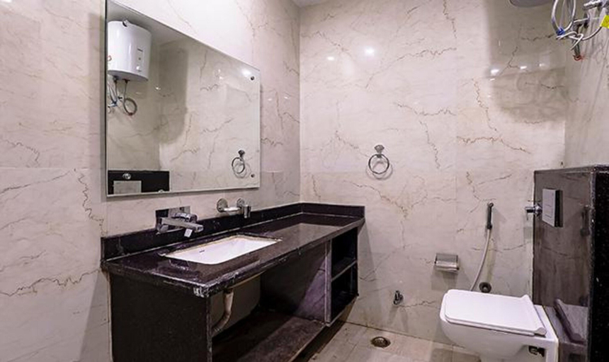 Bathroom, Fabhotel Swess Grand, Agra