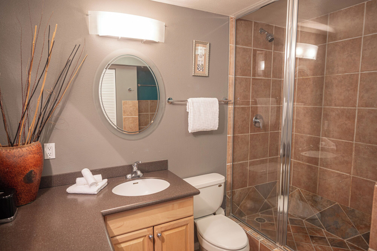 Bathroom 4, Stay Together Suites, Clark