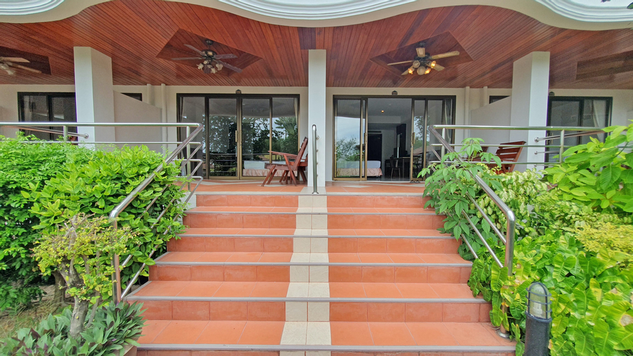 Exterior 27