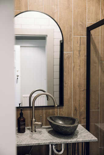Bathroom 5, Links House, Wingecarribee
