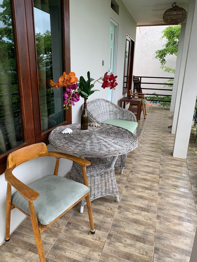 Exterior & Views 27