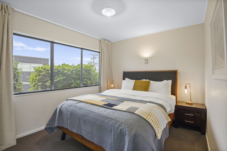 Bedroom 3, Modern Central Home - Parking & Aircon, Waitakere
