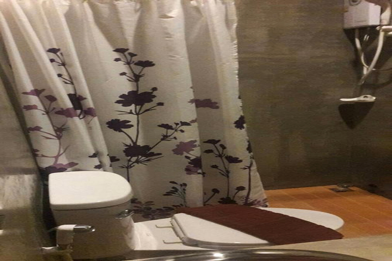 Bathroom 12