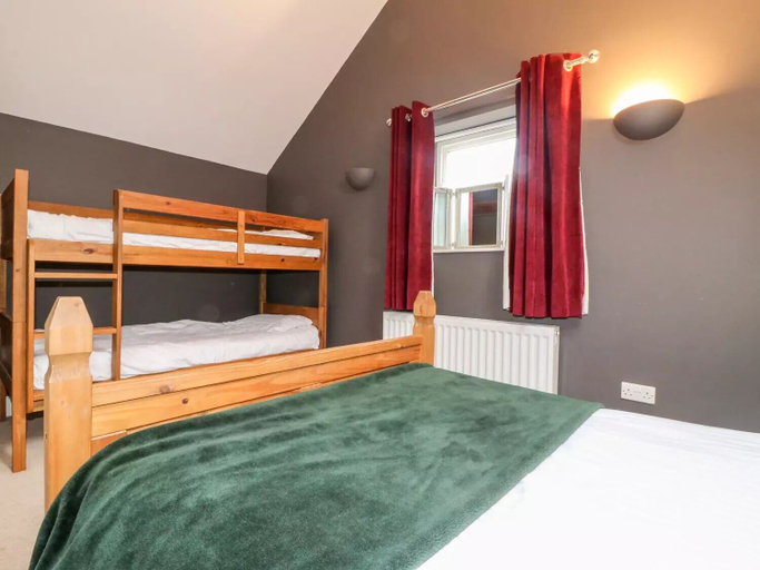 Bedroom 2, Gratton Grange Farm Holiday Cottage, Derbyshire