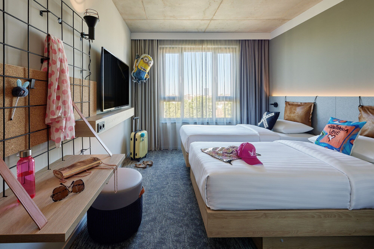 Bedroom 4, Moxy Cologne Muelheim, Köln