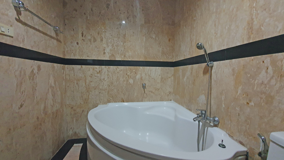 Bathroom 18