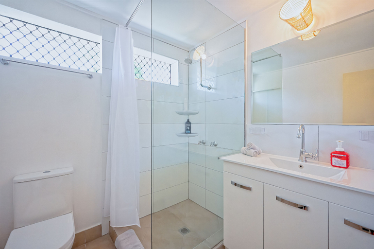 Bathroom, Entertainer on Martyn, Cairns