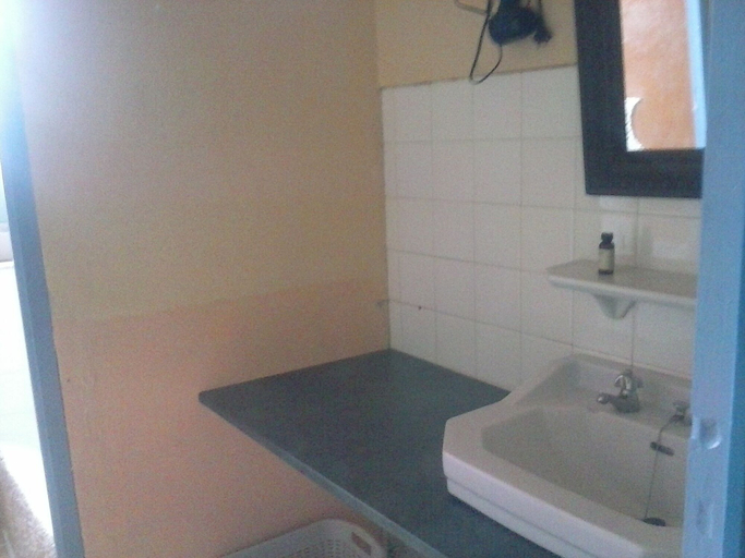 Bathroom 2, Les Gîtes du Couvent, Côtes-d'Armor