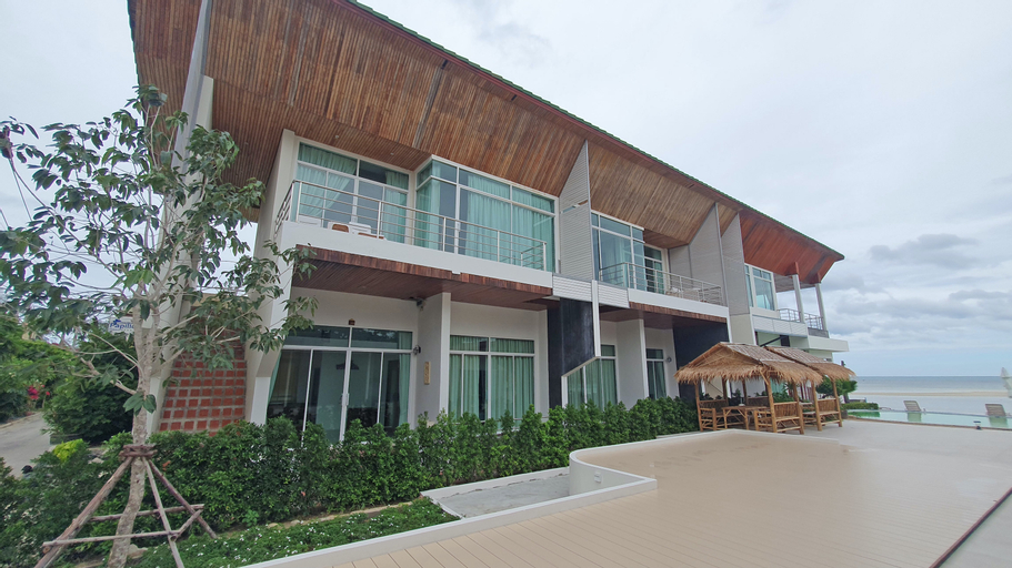 Exterior 23