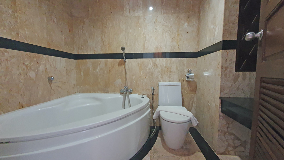 Bathroom 28
