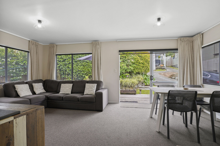 Others 5, Modern Central Home - Parking & Aircon, Waitakere