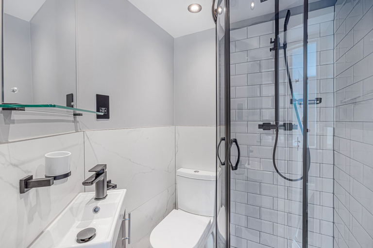 Bathroom 3, Bob W London Earl's Court - Philbeach Gardens, London