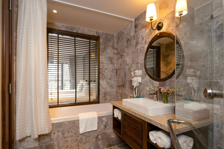 Bathroom 5, Salmalia Boutique Hotel & Spa, Da Nang