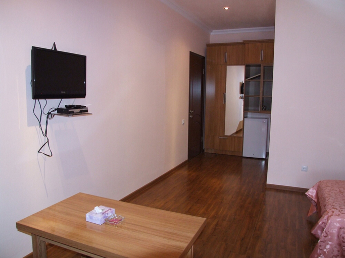Others 5, Hotel Central