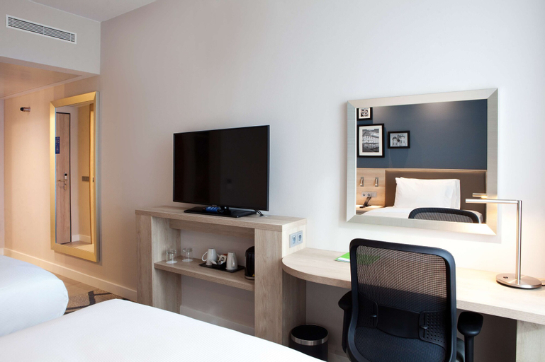 Bedroom 1, Hampton by Hilton Munich City Center East, München